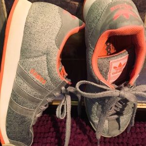 Adidas Originals Like NEW Samoa womens tennis shoes